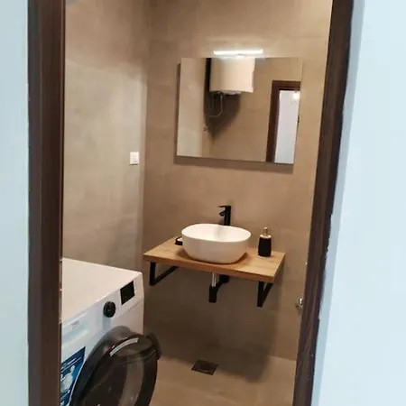 Ivor Apartman